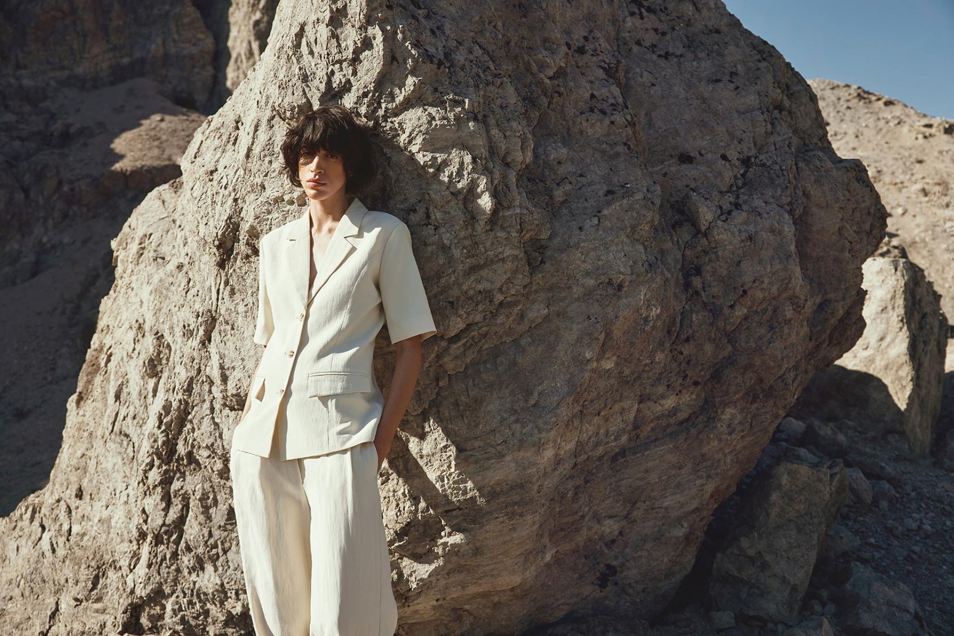 <h1 style="font-family: Nimbus Sans, Helvetica, Arial; text-align: center; font-size:600%; color:#ffffff;"><strong>TWILIGHT HEAT</strong></h1>